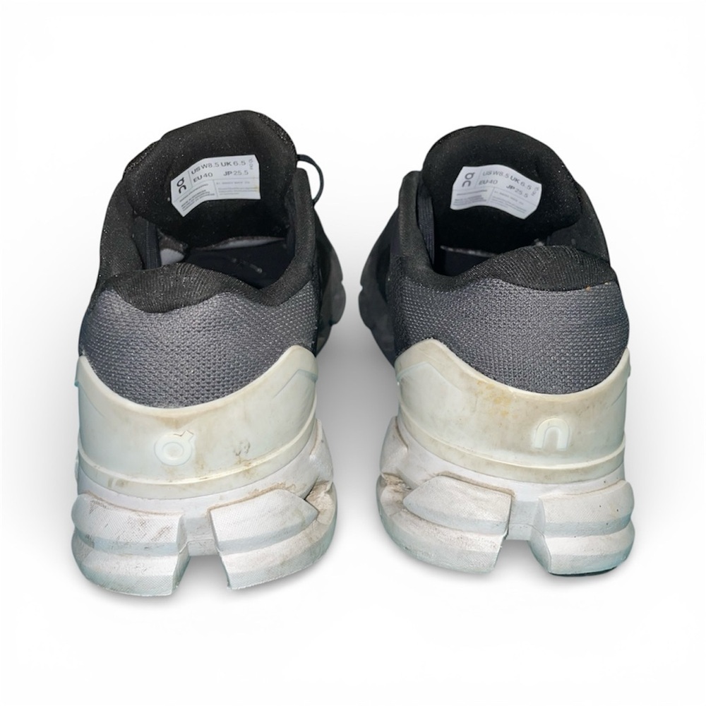 On Running Women's Shoes - Black and White - Picture 4 of 6